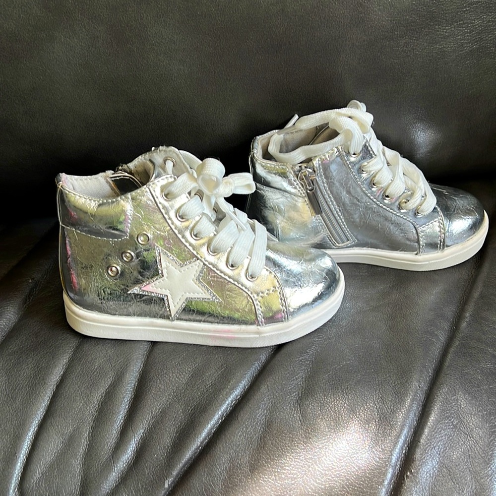 Never been worn toddler size 9